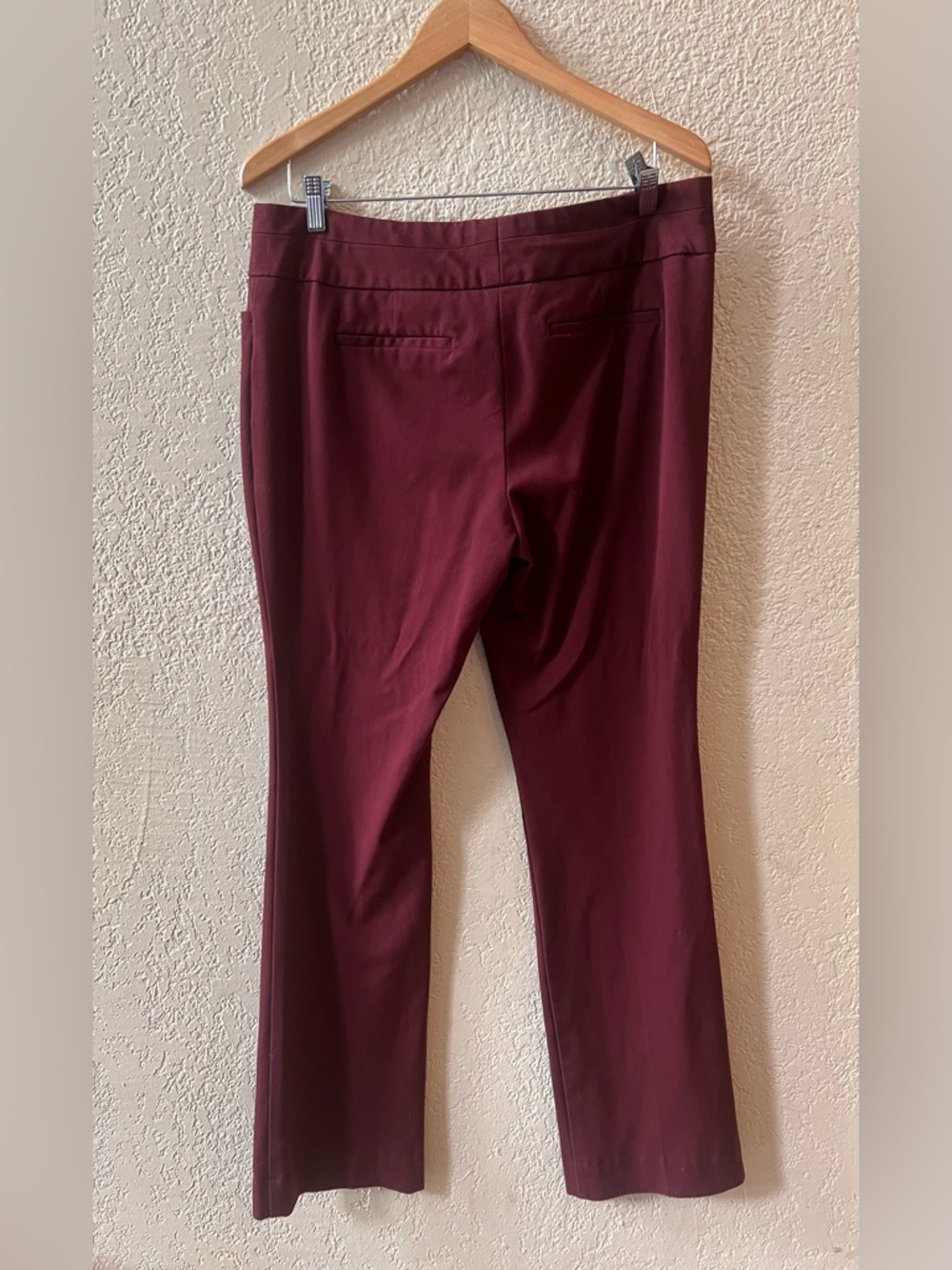 Worthington Modern Fit
Burgundy Trousers Pants Sz 12
Mid Rise Workwear - Picture 3 of 7